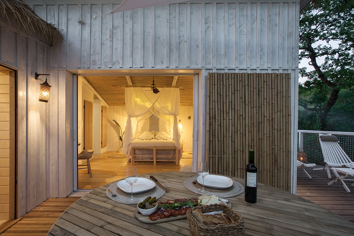 CABANE & SPA PELLA ROCA a small and cozy hotel in France decorated with Bamboo furniture