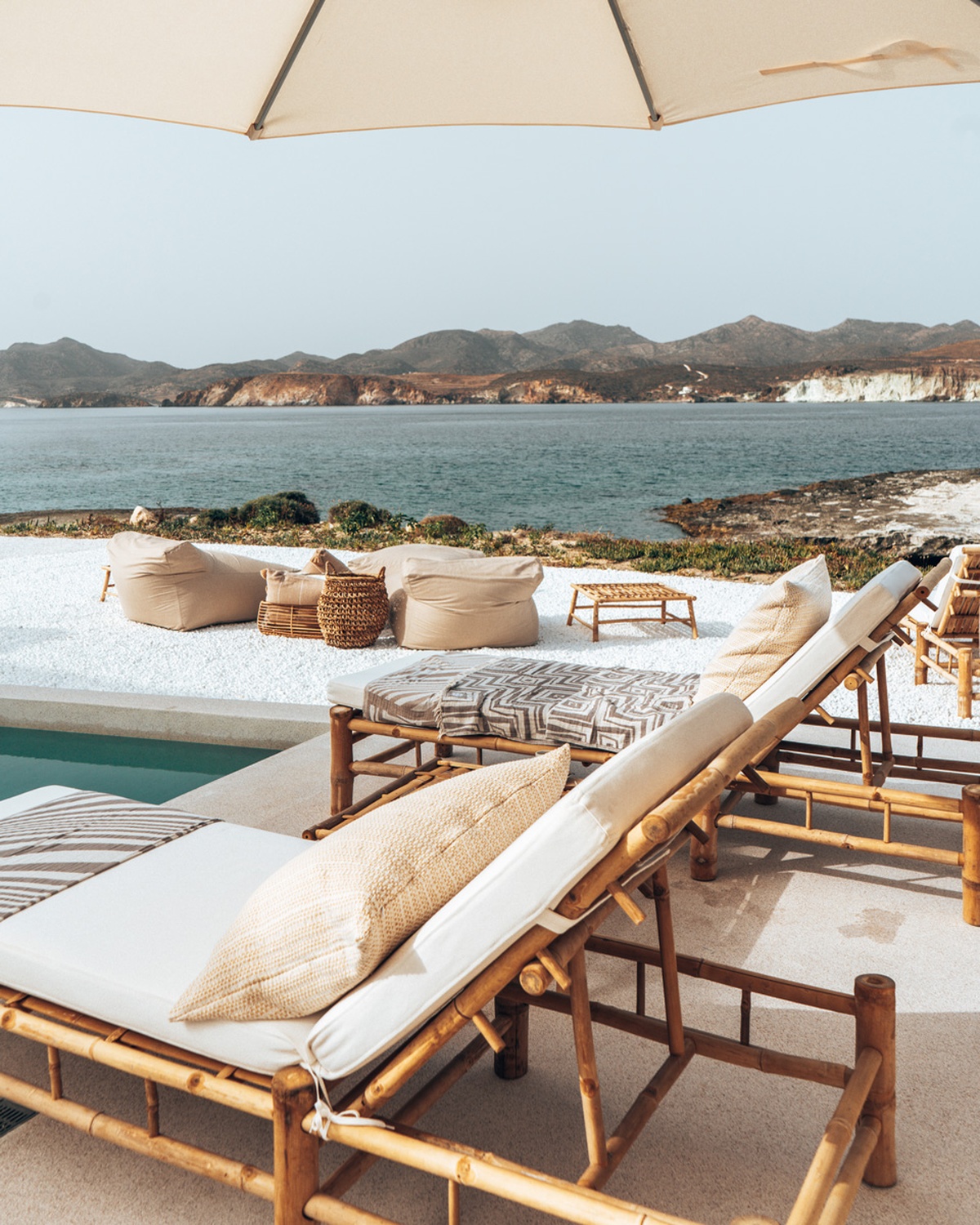 White-Pebble-Suites-DSC08820.jpg