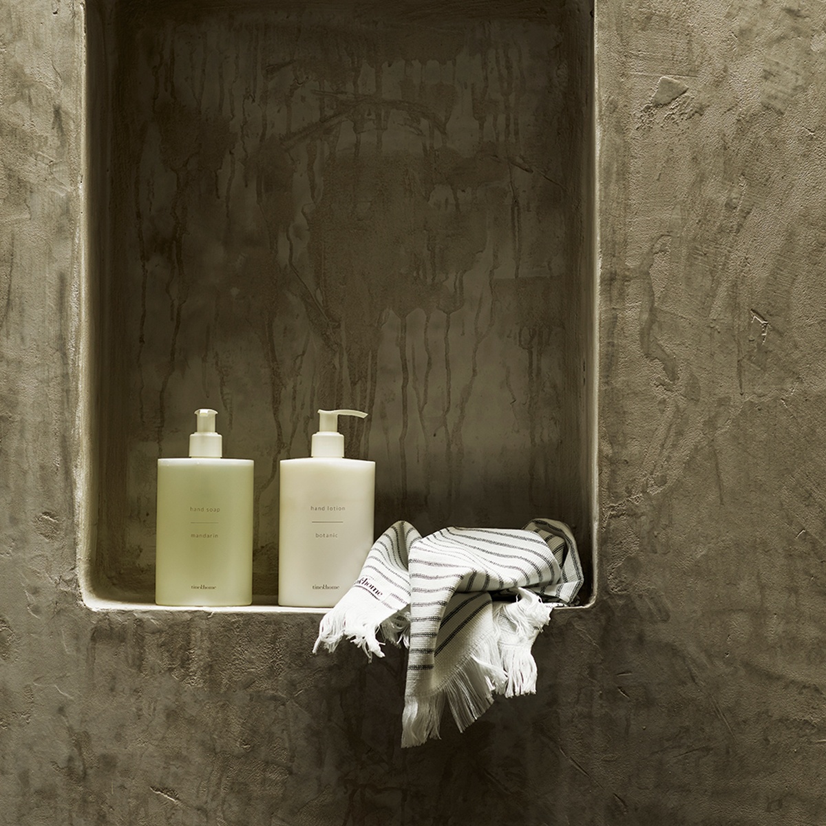 GG1_handsoap_handlotion_towelpin-2.jpg