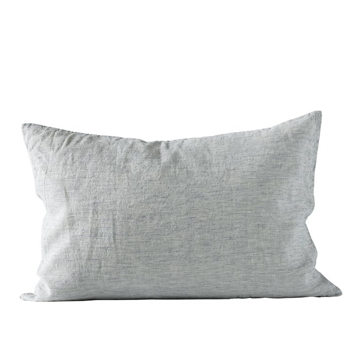 standard throw pillow
