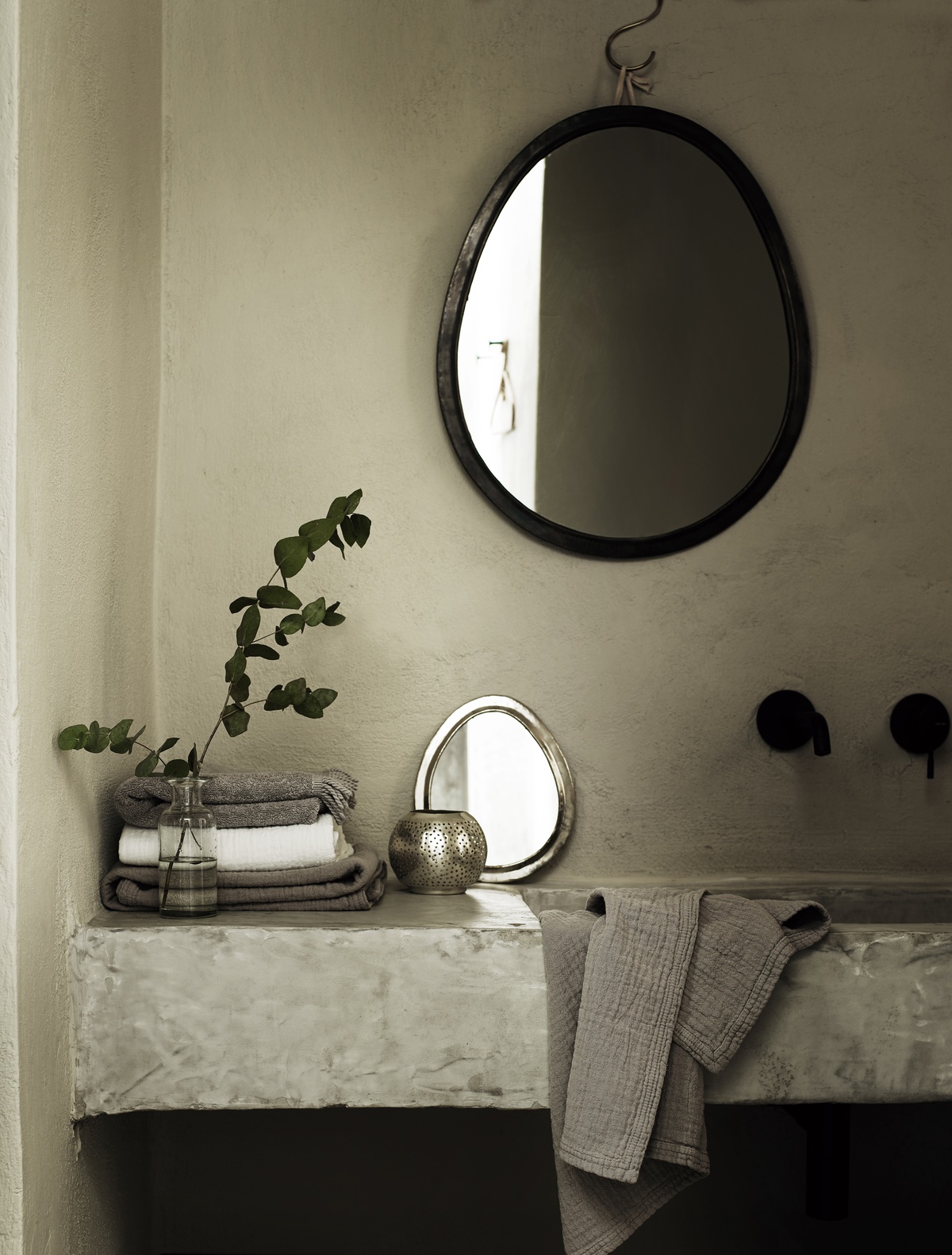 TOWELFRILL_TOWELFEEL_GLBOTTLE_FEELLIGHT-SI_MIRROREGG-SI_MIRROREGG_TIN_TOWELFEEL-KIT.jpg
