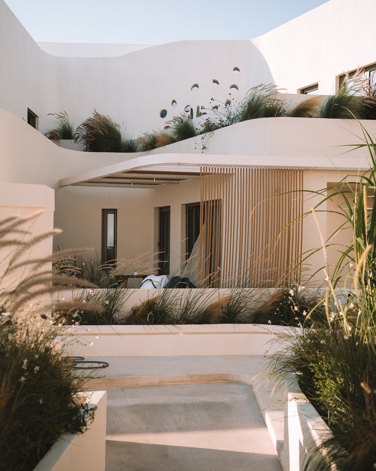 White-Pebble-Suites-@sebastianchlodnicki-1.jpg