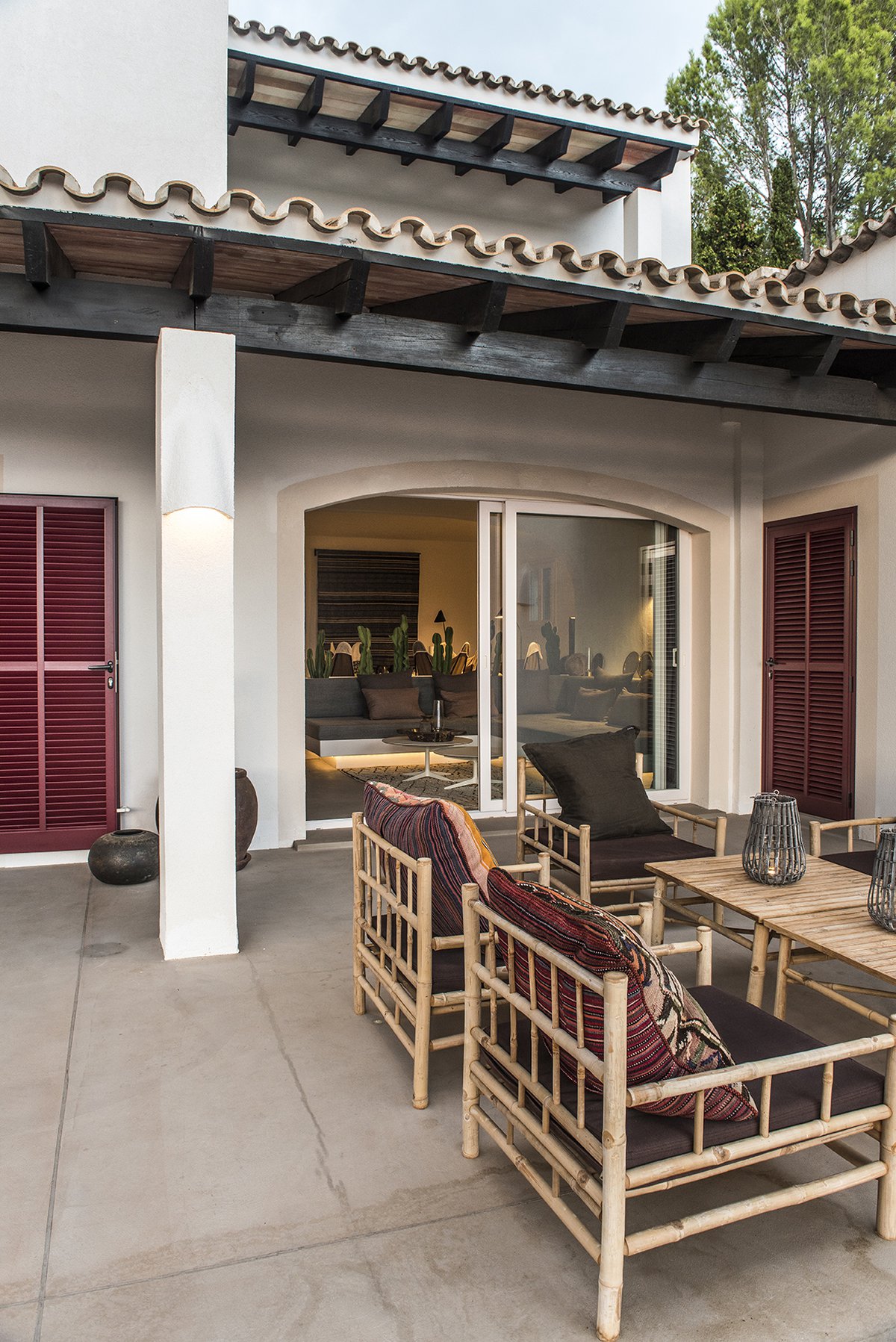 Vila Son Font is a beautiful rental home in Mallorca furnished with bamboo tables and chairs.