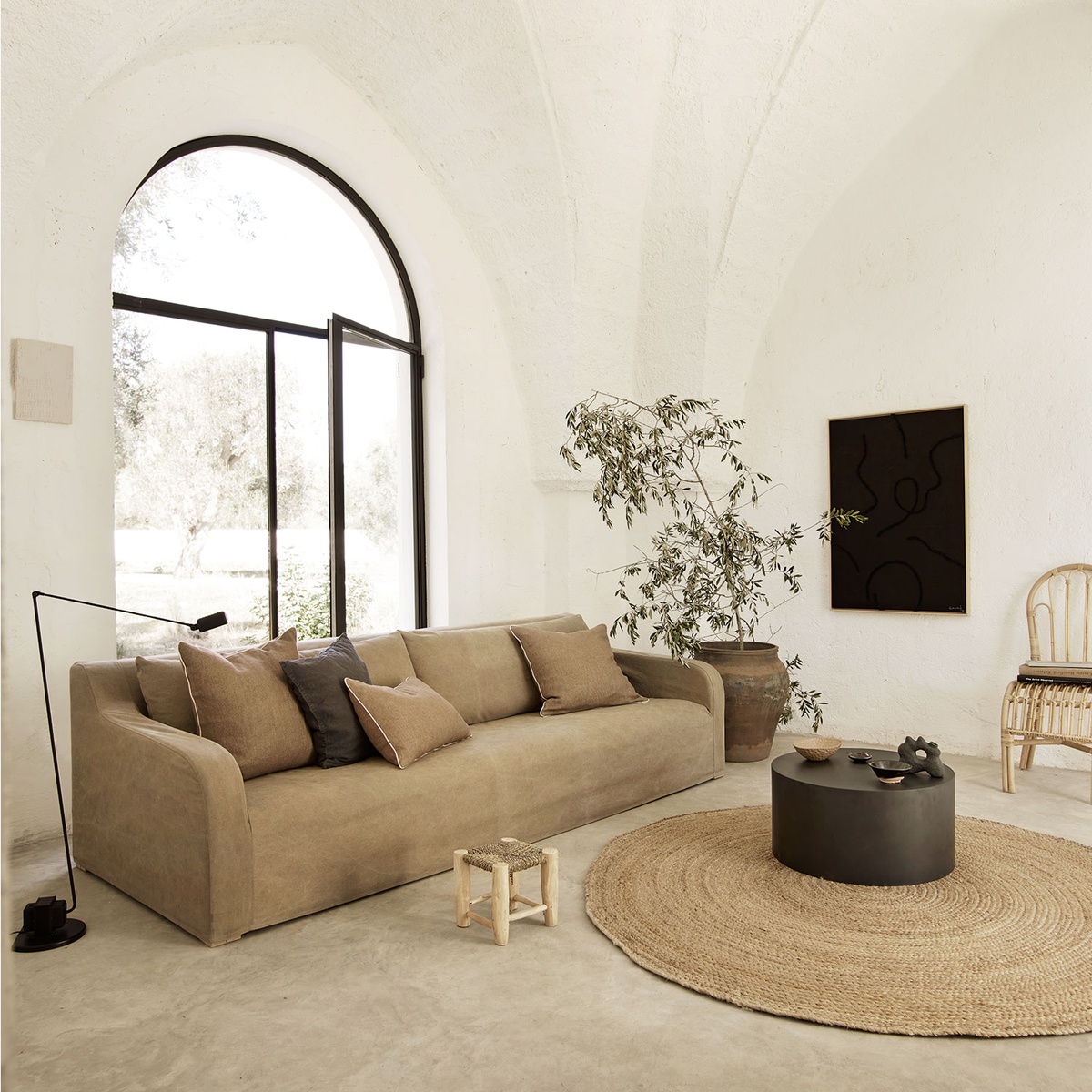 EVER_DOUM-MINI_METDROUM-PHANTOM_SOFASOFT_JUTEO300-NATURE_POT-ANTIK-L_EVERLIN50-KHAKI_EVERLIN40-KHAKI_SHOWFLOORLAMP-BLACK.jpg