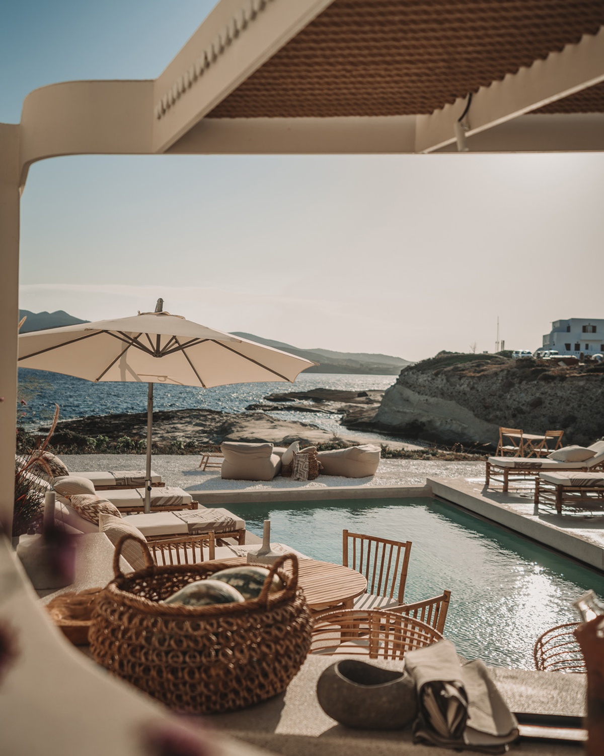 White-Pebble-Suites-@sebastianchlodnicki-2.jpg