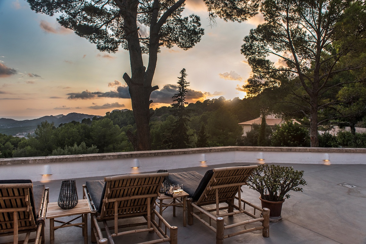 Vila Son Font is a beautiful rental home in Mallorca decorated with bamboo furniture