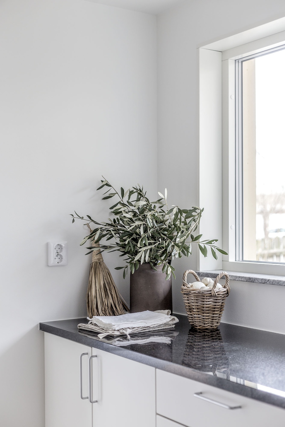 jars and natural material in the styling made by Mari Strenghielm in collaboration with Black Balloon.