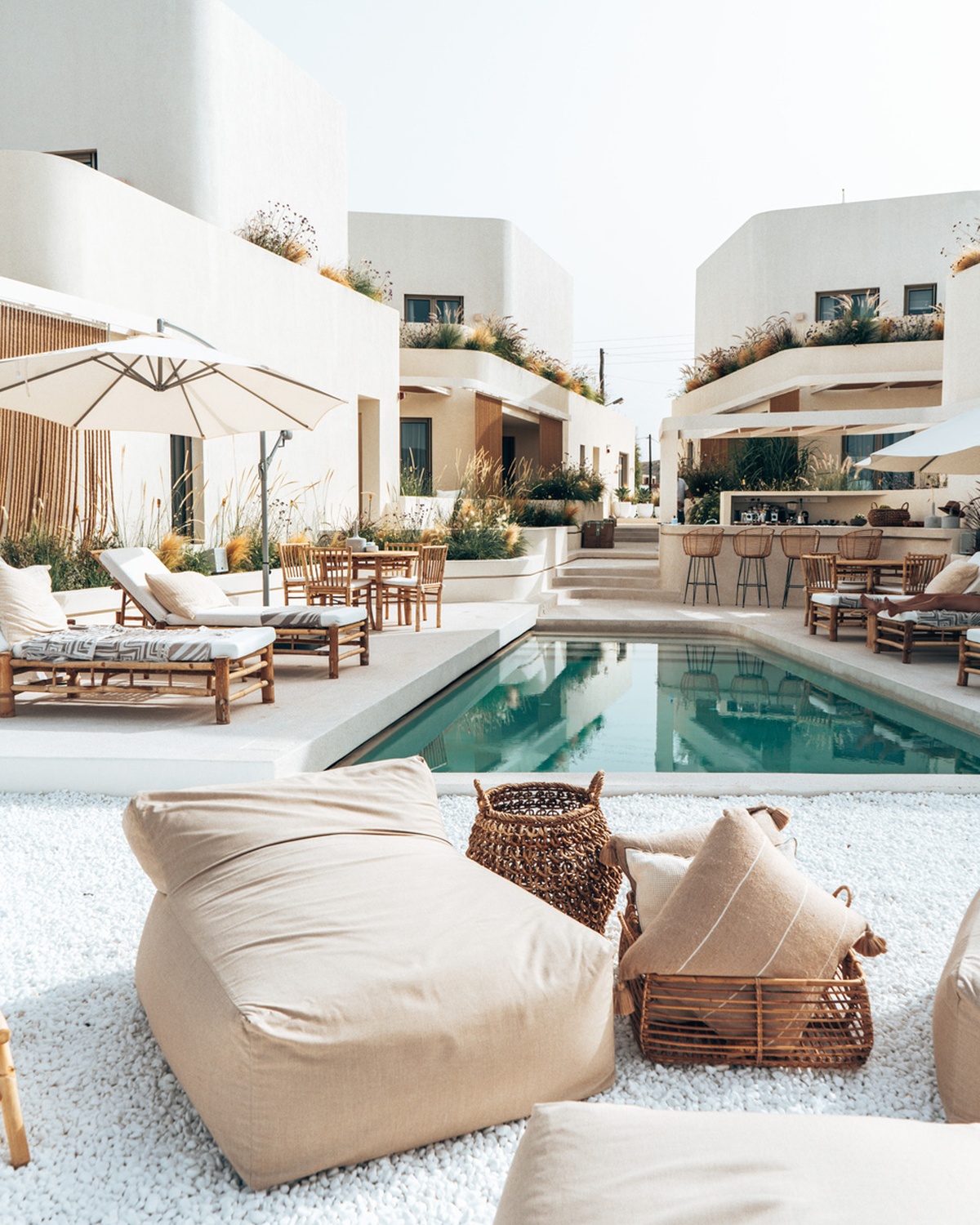 White-Pebble-Suites-DSC08783.jpg