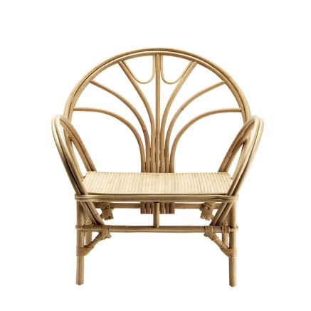 Lounge chair in rattan with arm rest