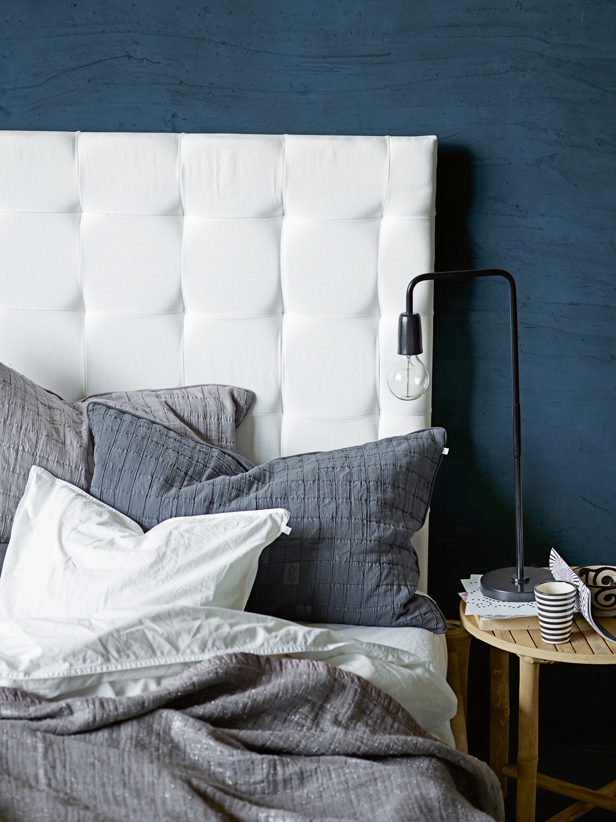tinekhome_aw15_bedboard_glamthrow-ma_glampillow-ph_tablemet-bl_softbed.jpg