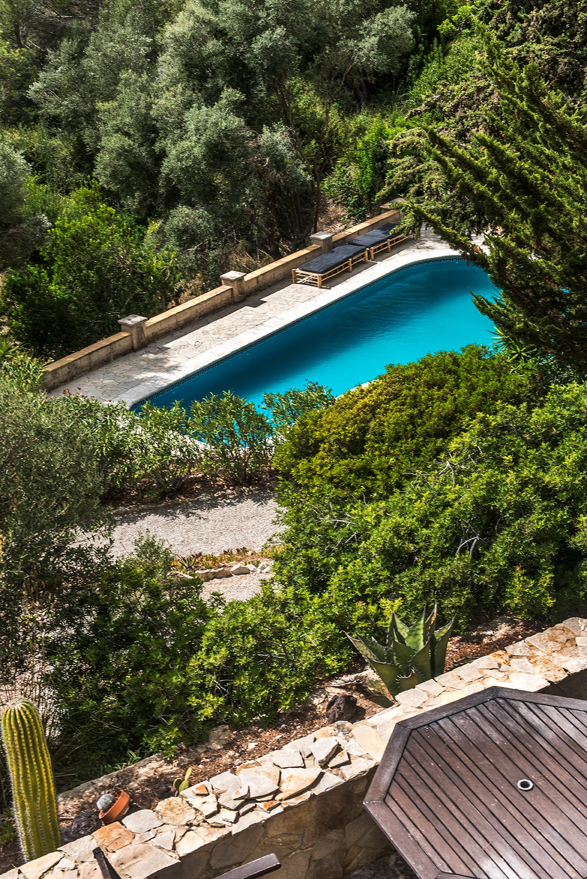 Vila Son Font is a beautiful rental home in Mallorca decorated with bamboo sunbeds