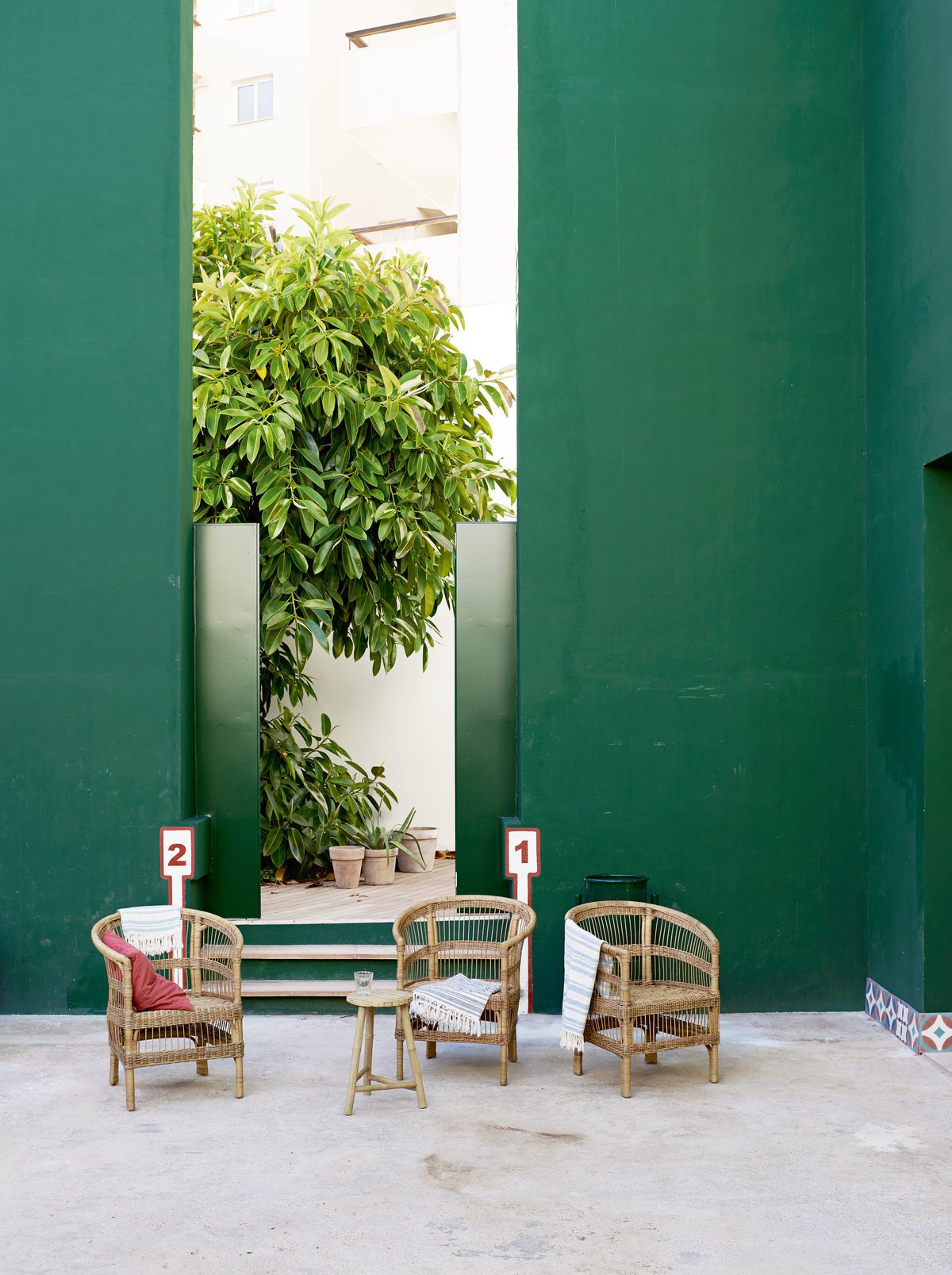 Seat cushions for outdoor furniture. Here you find seat cushions for rattan furniture