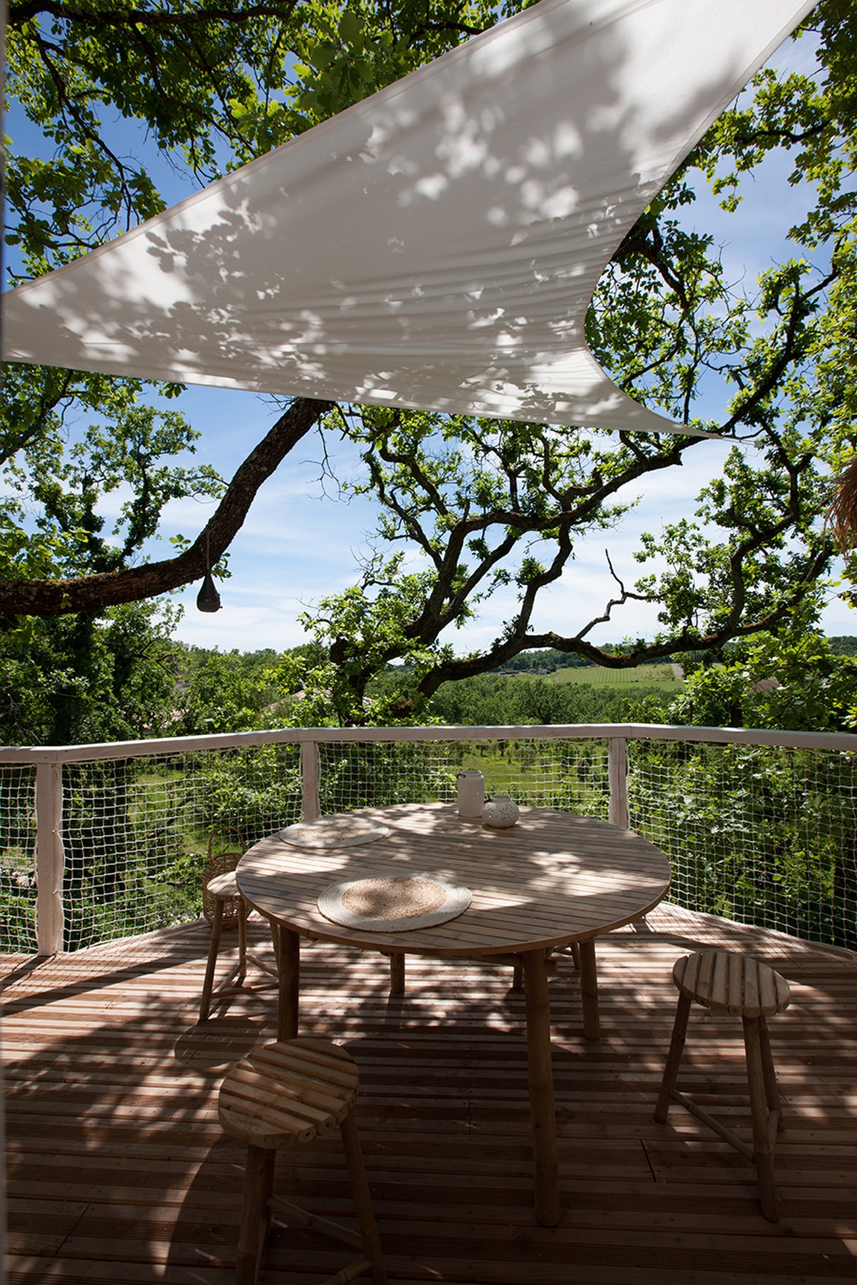 CABANE & SPA PELLA ROCA a small and cozy hotel in France decorated with Bamboo furniture
