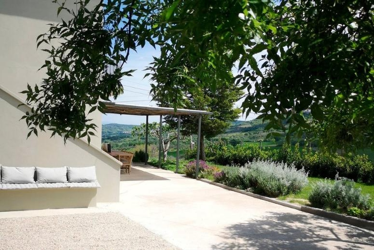 CASA TUJA.jpg